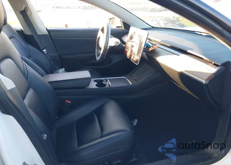 2021 Tesla Model 3 Standard Range Plus Rear-Wheel Drive z USA, uszkodzony, nr VIN 5YJ3E1EA4MF919903